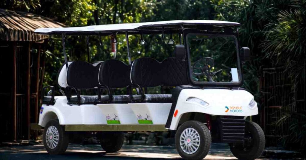 8 seater white golf cart, 6 seats forward and 2 seats backword. The 8 seater golf has resorts background